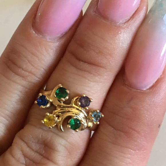 Jewelry - 10k  gold 6 stones mother’s  ring size 6